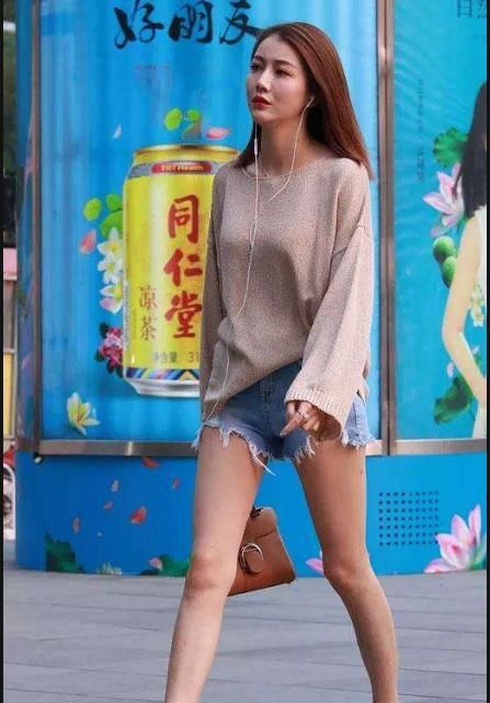  【美腿】穿T恤加紧身裤的正确姿势, 塑造修长美腿让你更吸引异性的目光