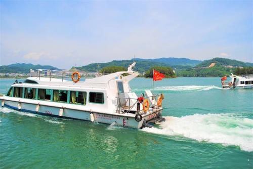 中国最大的人工湖，有数千座岛屿，为了修筑它付出了很多