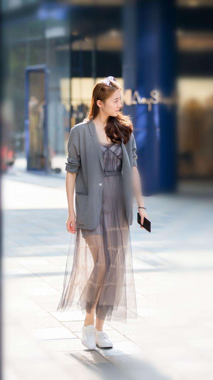 北京街拍, 身材好的女生这么搭, 轻松显出性感身姿, 让人一见难忘