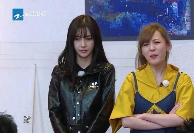 杨颖与李金铭节目相遇，网友：一个女神、一个女神经？