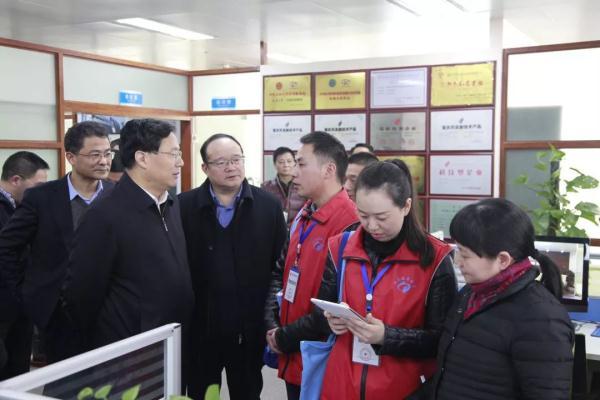 重庆市委常委、市政府常务副市长吴存荣调研指导经济普查现场登记