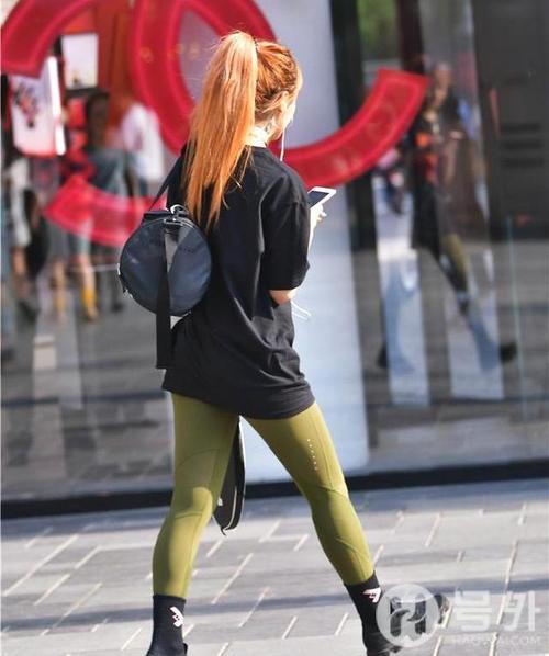 喜爱运动的姑娘，身材好气质佳