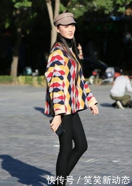 自由■彰显时尚女人的生活姿态!,美丽动人的美女街拍:自由美搭的美女