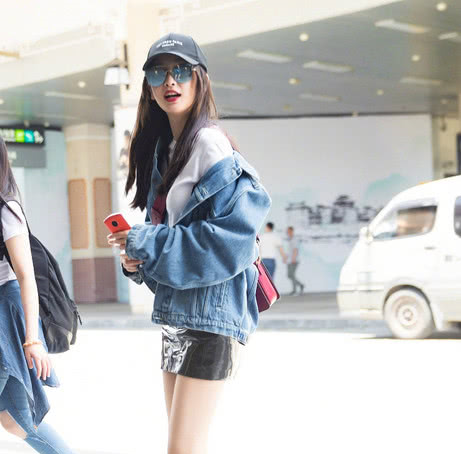 赵丽颖与Angelababy同穿露背装,网友全屏与半屏的差距一目了然