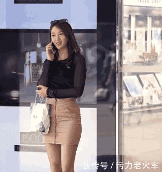 街拍 性感套裙尽显少妇丰满身材, 第四位熟女是直男们的菜！