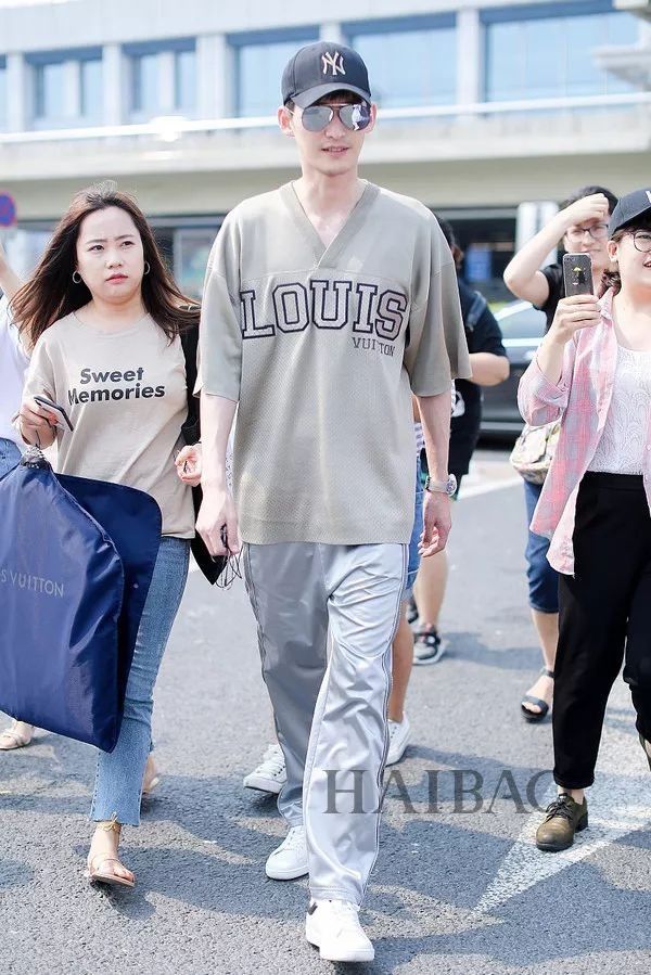 朱亚文女儿这么可爱!关晓彤鹿晗都见过家长了?【海报街拍】