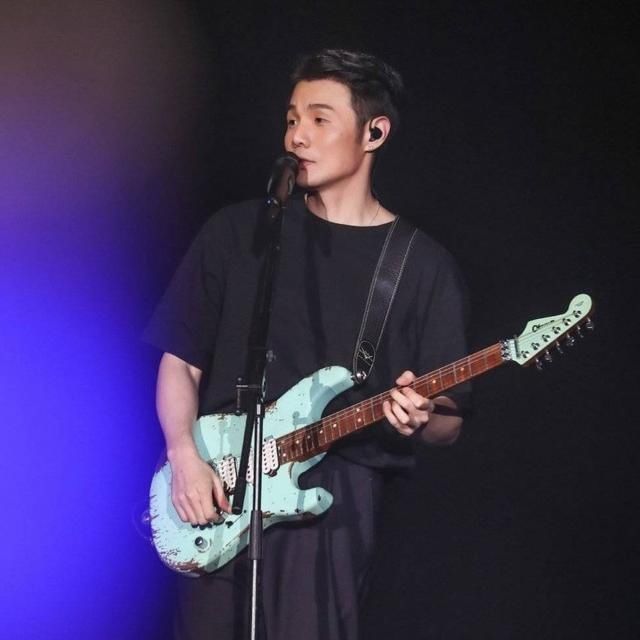  『李荣浩』小小的眼睛，大大的才华他不是在唱歌，而是在讲故事