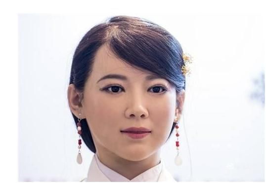 超级人工智能索菲亚 两岁能开汽车还能谈婚论嫁