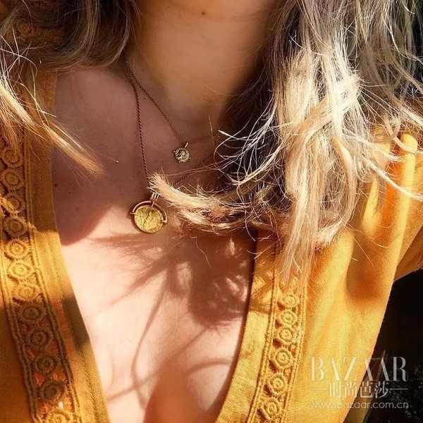 好闺蜜的钱币项链爆红 我也默默加进了购物车里！