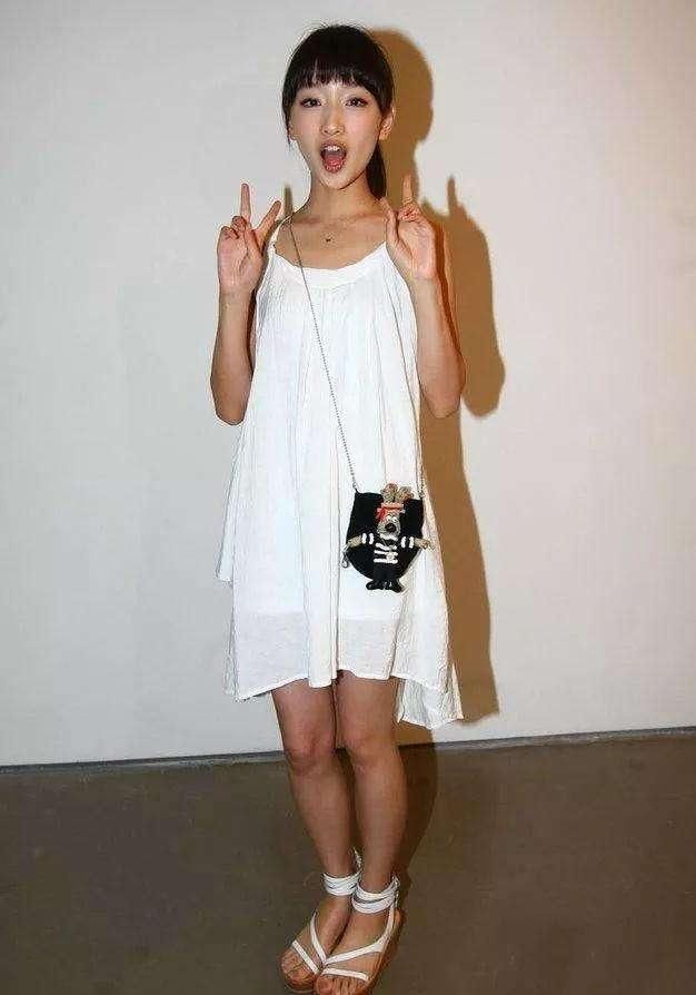 周冬雨的造型师是真的选对了，很会扬长避短，以前打扮是惨不忍睹