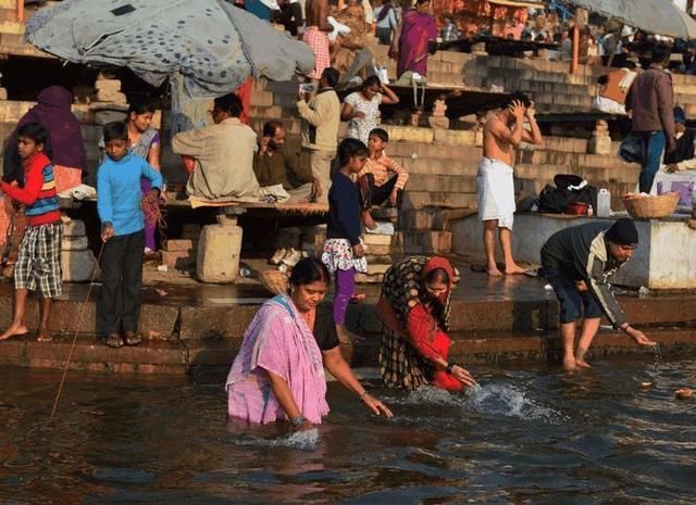 你可能不相信，亚洲最干净村庄在印度，网友：村里上厕所有纸用？