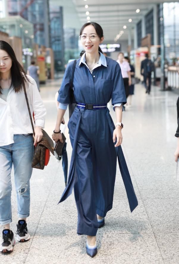 本以为韩雪穿连体服够完美了，可看到蓝盈莹后才知道什么叫气质！