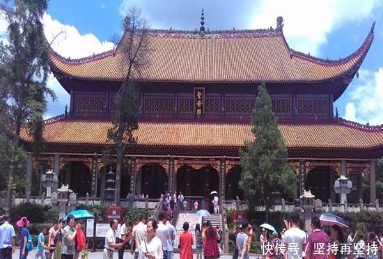 到寺庙里烧香拜佛,这5条禁忌一定要注意,不懂别乱拜!