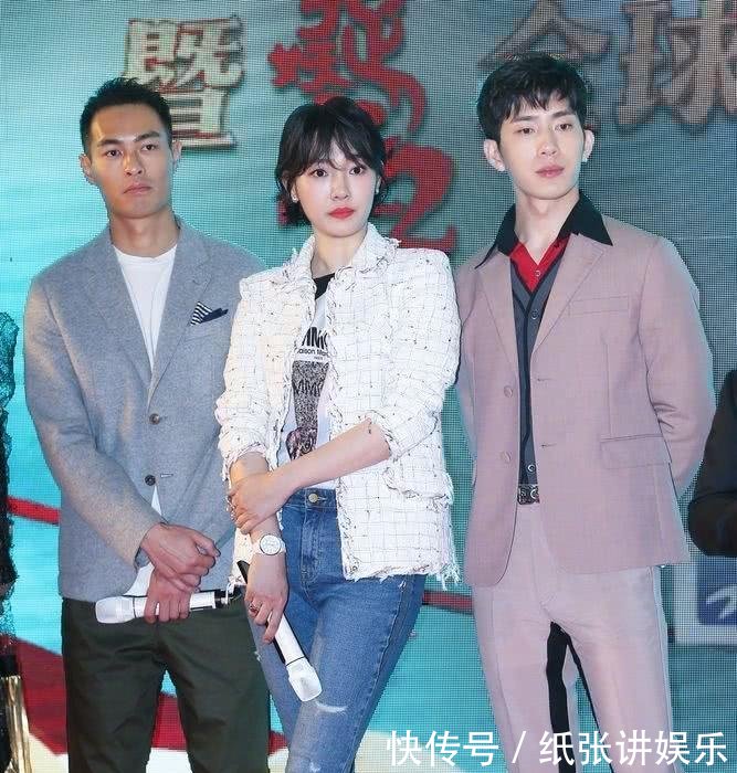 白百何穿蓝色牛仔裤, 下半身胖到让人挪不开眼, 网友: 太敢穿了!