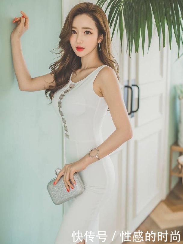 清秀唯美的紧身裙美女,呈现出女神的甜美感!