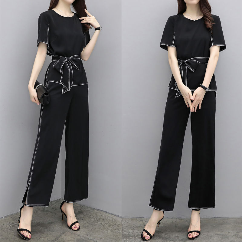 8月立秋后，40岁女人多穿这种时尚套装，尽显女人窈窕身姿，美