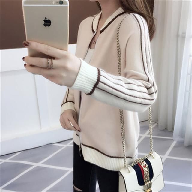 小个子女生千万别穿长裙了，看看图下女人穿的，早秋穿时尚显腿长