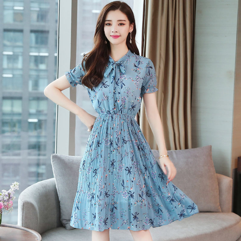 头一次见这么洋气的冷风裙，适合40岁左右的女人，女人味挡不住