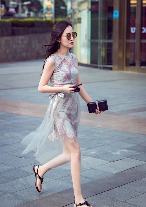  印花|街拍：印花服装的魅力你真懂？这些美女穿出来可不只有时尚！