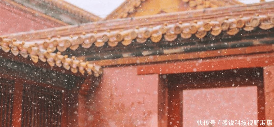 游故宫时，即使是在下雨天，为什么故宫屋顶也不存在漏雨现象