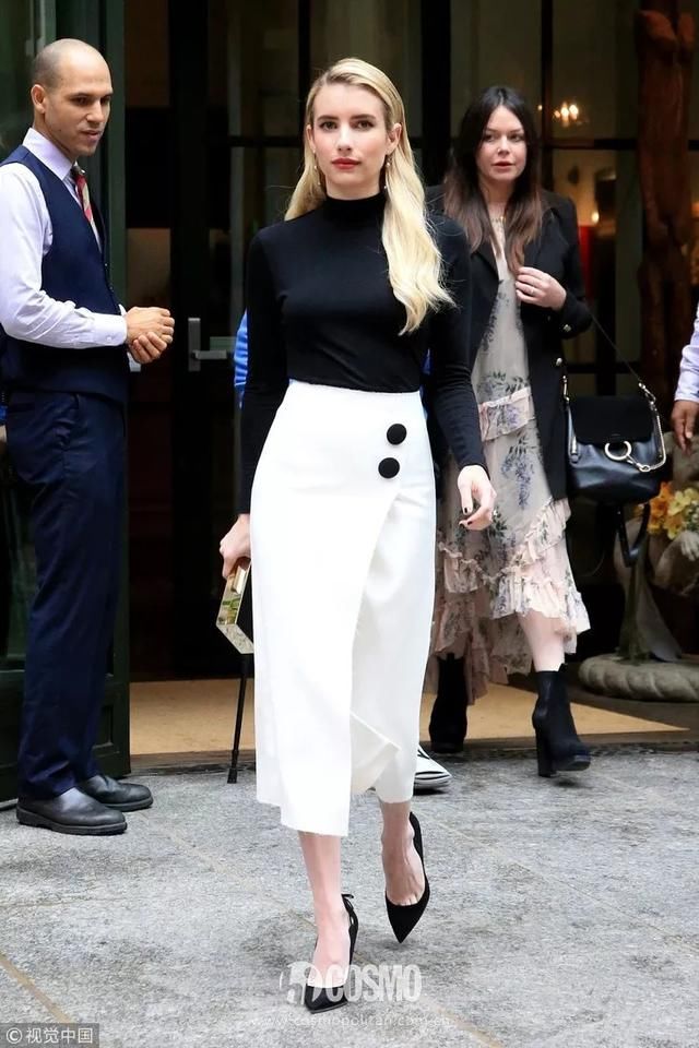 T型台｜艾玛罗伯茨这一身真好看，不过这是去看秀还是去上班？