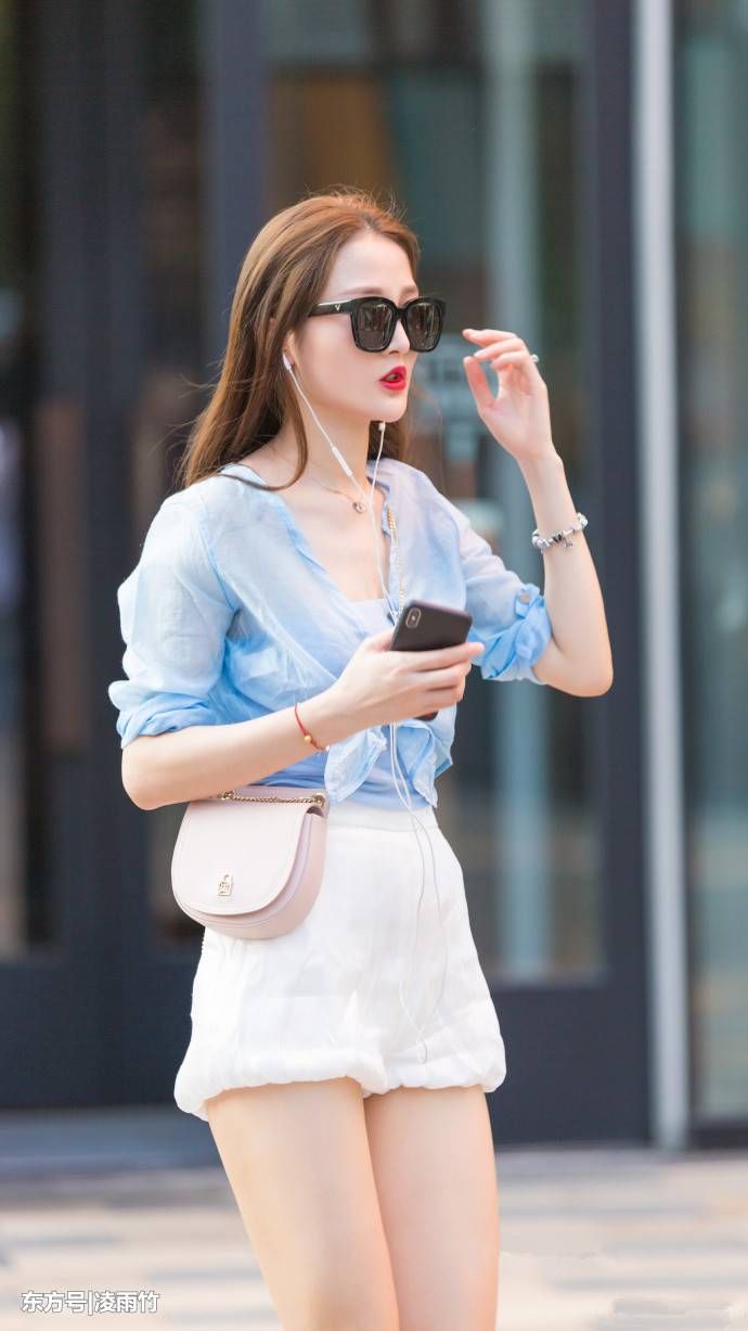 北京街拍：T恤衫的初秋搭配，简单又不失时髦