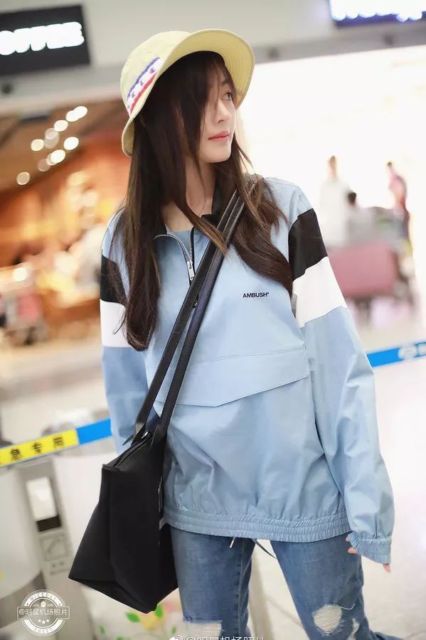 服气| 三年前一夜爆红如今又霸屏了?街拍里的张天爱才是真冷艳霸