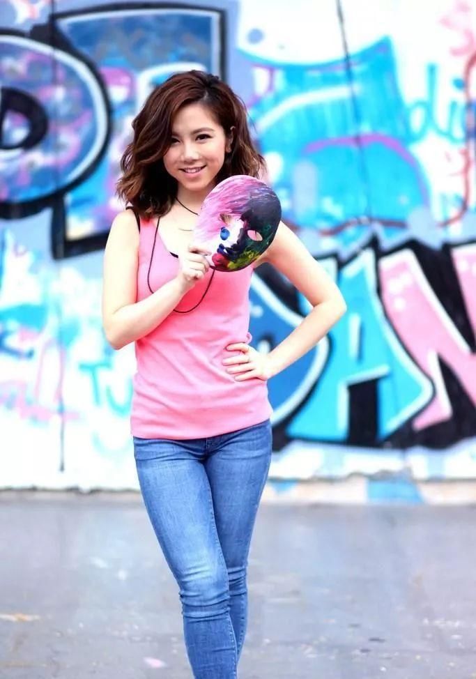 邓紫棋不再土土的，不穿皮裤的她美出了本该有的女人味了