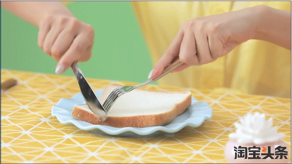 夏天吃的清淡，妆容也要画的清凉！