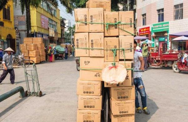 中越边境集市，很多越南人在中国卖菜，你会买吗