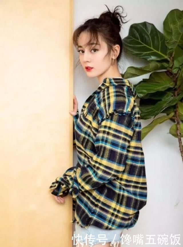  #高丸子#这个时候丸子头成了女孩们的首选 轻松搞定的慵懒发型