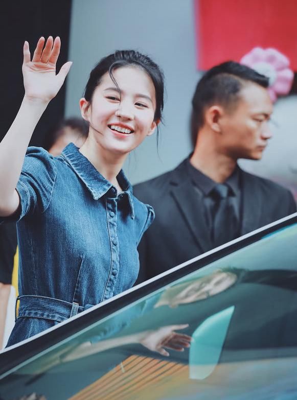 刘亦菲瘦回90斤，又可以靠脸吃饭了!