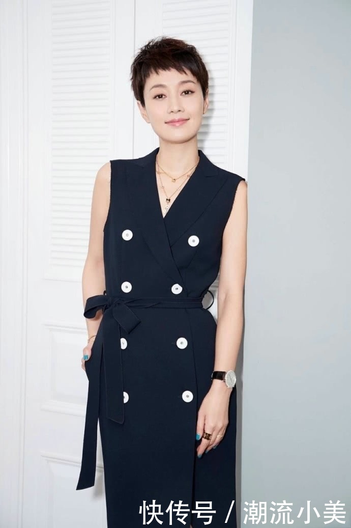 马伊琍这胯也太宽了！裙子都快撑破了，网友：文章还能驾驭吗？