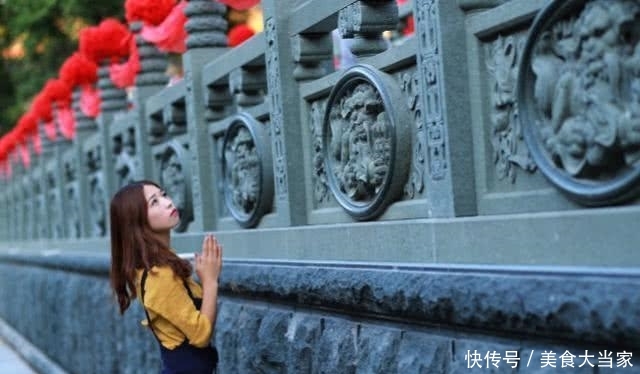 去寺庙里烧香拜佛,不能过于随意,切记8个“禁忌”,不懂别乱拜