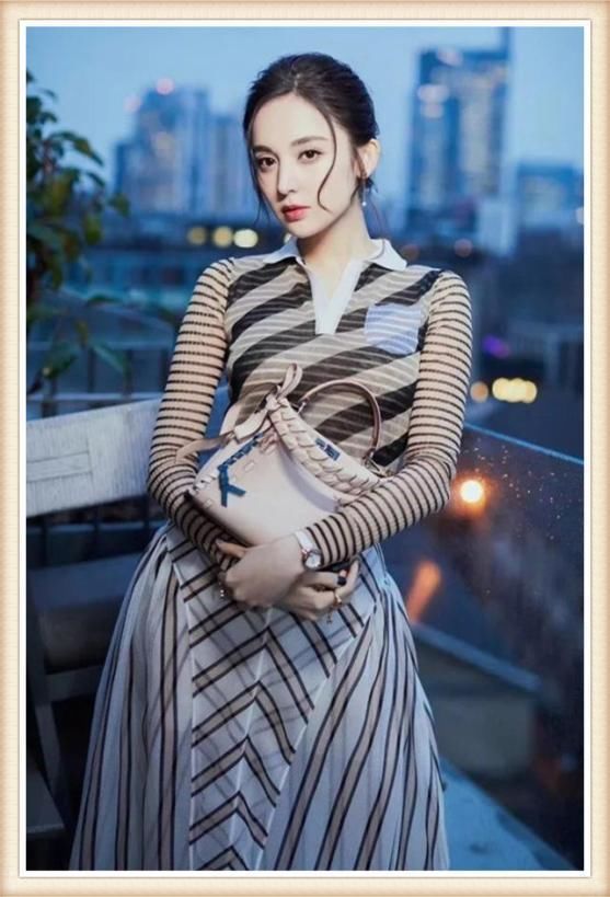 当86斤张韶涵和100斤娜扎同穿一件衣，网友：女人真不是越瘦越美