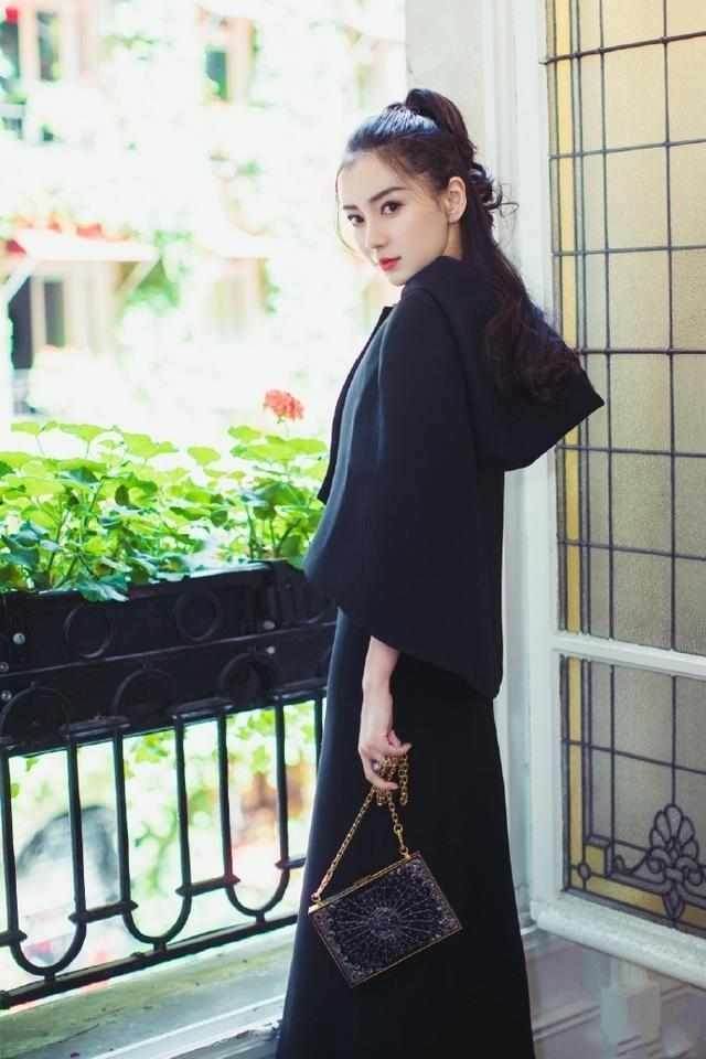 关晓彤与baby,梳同样的发型,差距岂止一个8岁?