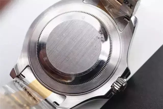  采用：其实劳力士间金游艇名仕也不错