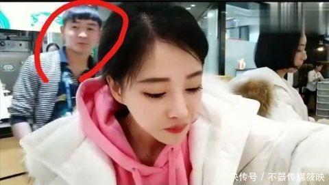 冯提莫如今在哪里直播