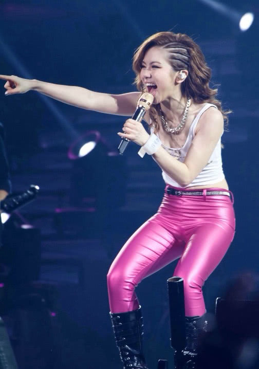 邓紫棋最撩人的性感照，图2端庄大气，图6让人移不开眼睛！