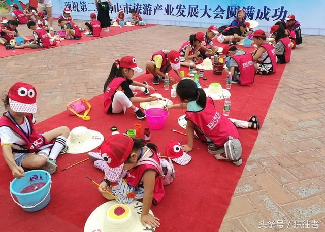 草帽小哥阿妹，新时尚的绘就者