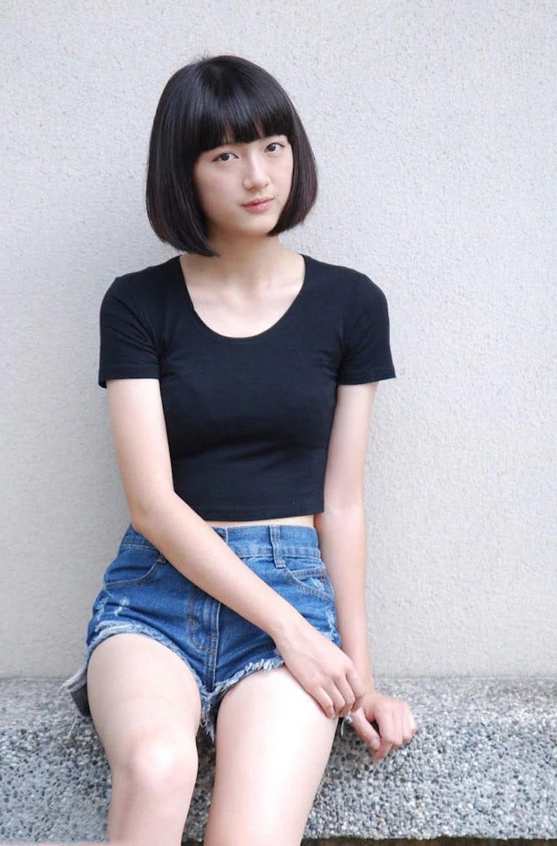 街拍今夏最美的牛仔短裤搭配，肤白貌美大长腿，集所有优点于一身