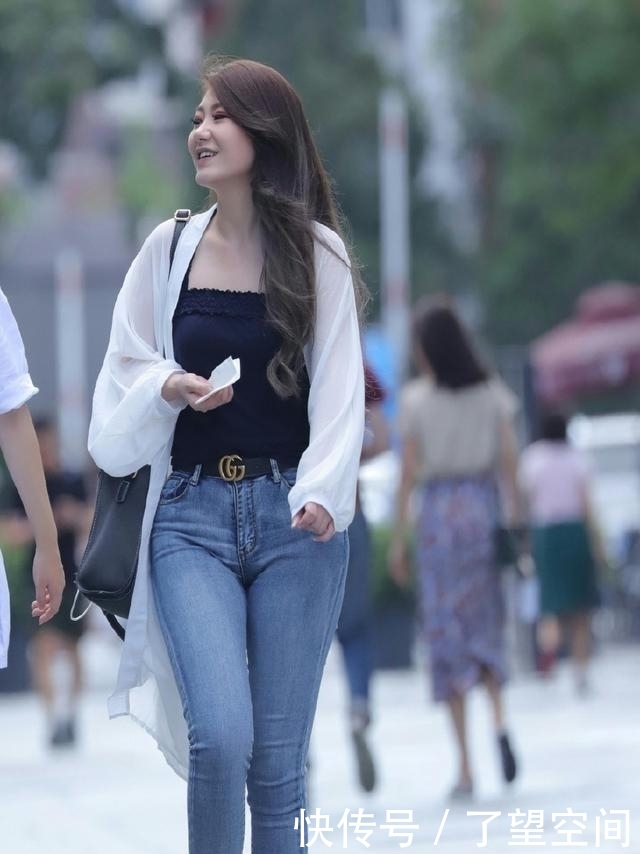 【遮不住】清一色的牛仔裤,遮不住的好身材!