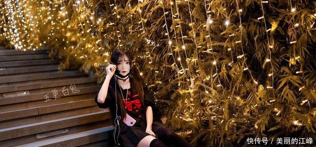 绝对领域制服cosplay，黑丝美腿让人沦陷