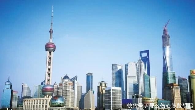 韩国美女来中国旅行，街上看到中国姑娘后表示不解：跟韩国不像？
