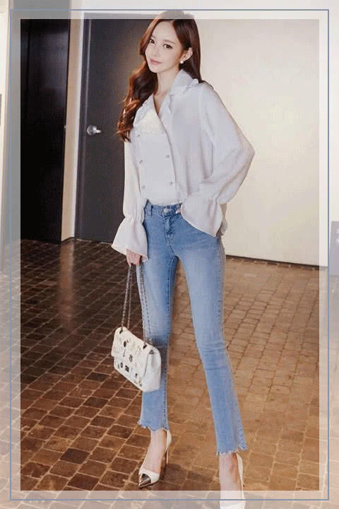  #营造#一款很经典的牛仔裤并营造出优雅的气息，看起来更加美丽