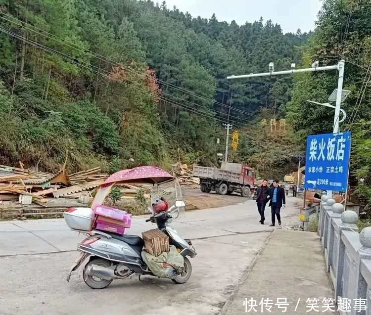  违建@动真格了！六都寨水库大坝上多处违建被拆除！