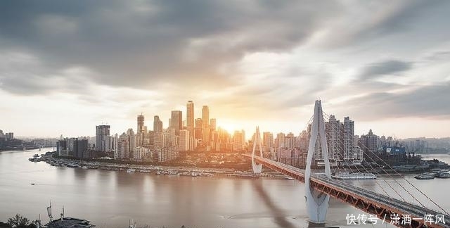 中国最厉害的三座大城市 全都依长江而建 如今都是国际大都市