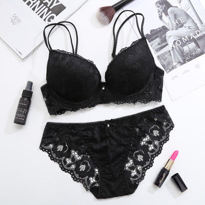 夏季穿性感的吊带露背装，就一定要穿这种美背文胸，更完美迷人