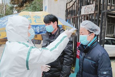  「工作人员」专家呼吁：请坚决遵守小区24小时封闭举措，积极配
