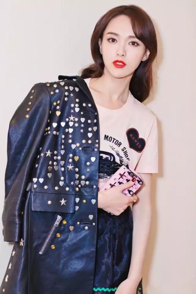 你的额头适合什么刘海?舒淇陈妍希换对刘海脸小一圈,美成仙